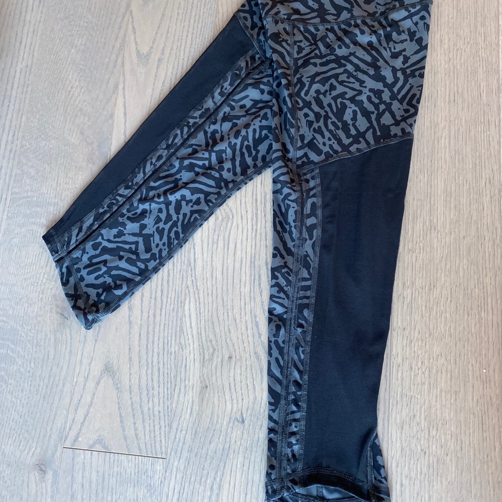 Lululemon mesh side panel leggings